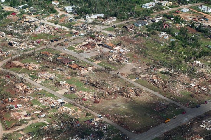 An aerial view of tornado damage shows several blocks of homes in ruins in Tuscaloosa, Alabama, April 28, 2011. Tornadoes and violent storms ripped through seven southern U.S. states, killing at least 259 people in the country's deadliest series of twisters in nearly four decades.  REUTERS/Marvin Gentry 